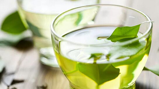 Grönt te är en extremt hälsosam dryck som konsumeras på den japanska kosten. 