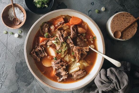 Soppa baserad på magert kött för menyn för pankreatit i bukspottkörteln